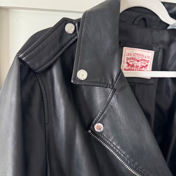 Levi's Women's Black Leather Jacket - Picture 11 of 15